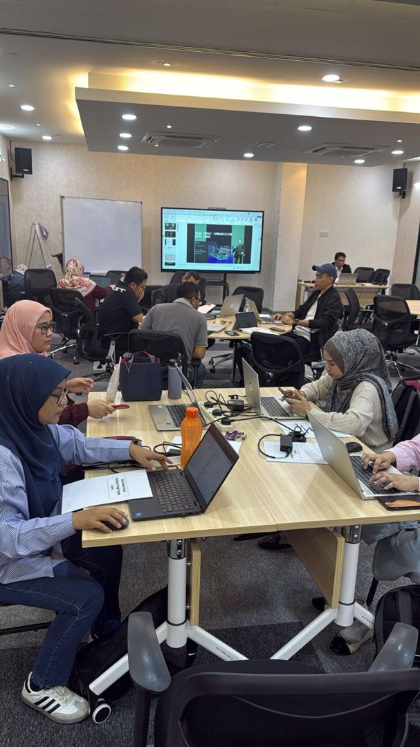 Canva training session at UPTM