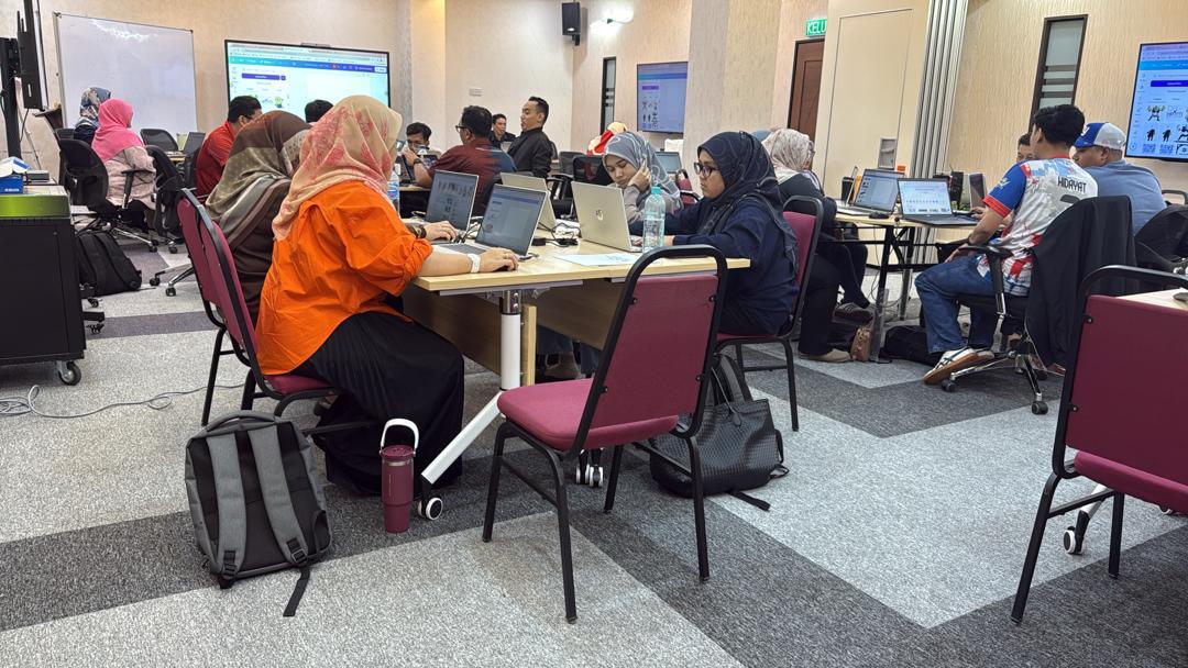 Canva training class at UPTM