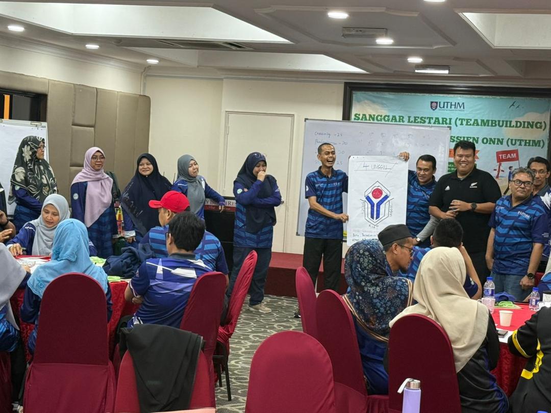 Teambuilding indoor activity with UTHM Sanggar Lestari