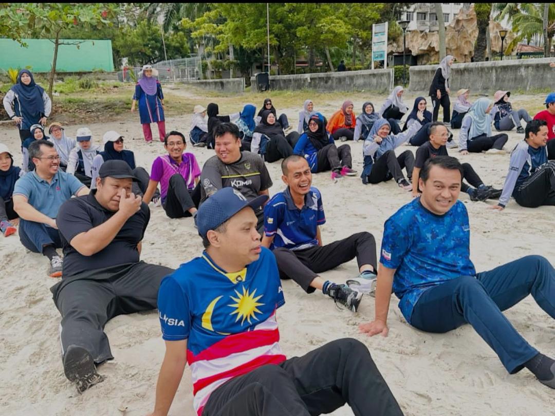 Teambuilding beach session with UTHM