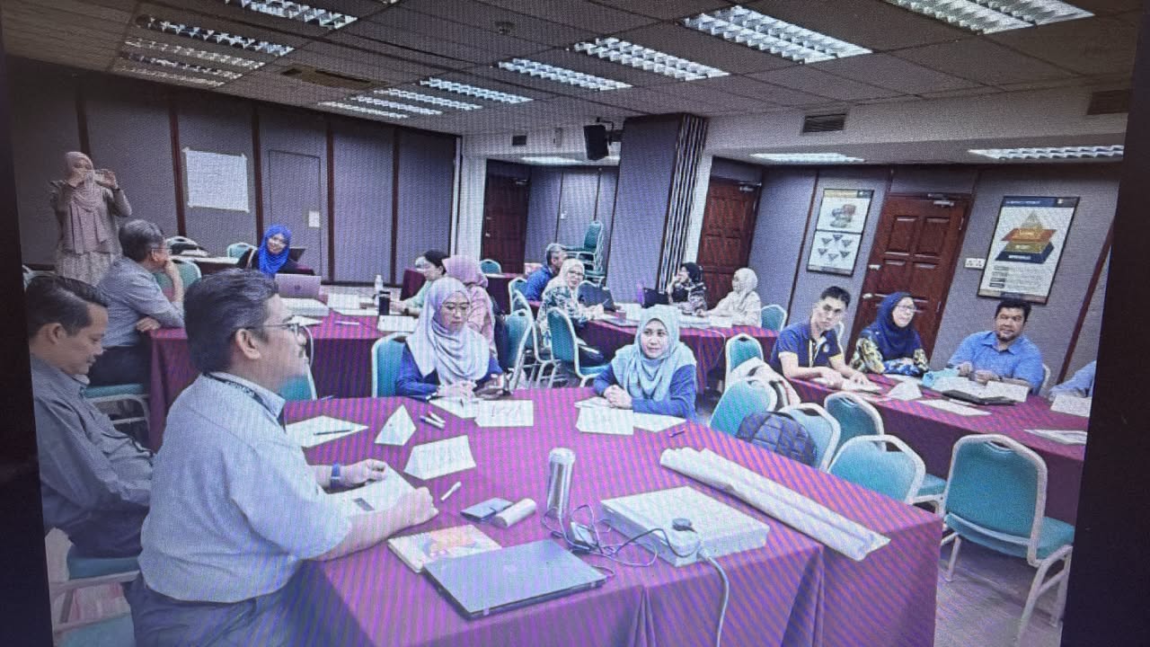 Essential Leadership classroom session at SIRIM