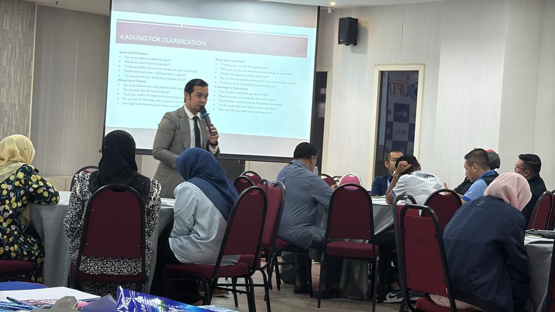 Trainer presenting during English Communication workshop