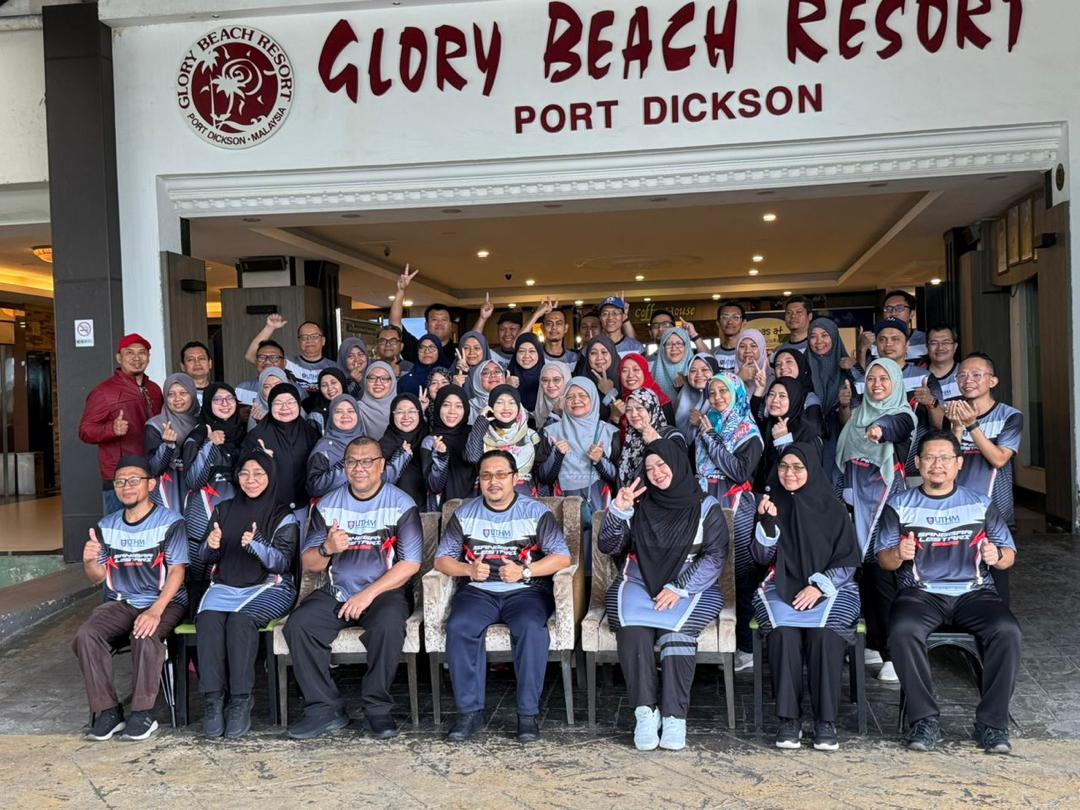 UTHM teambuilding group photo at Glory Beach Resort Port Dickson